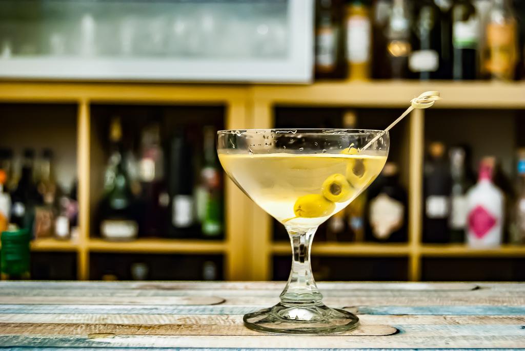 Preparar un clásico Martini será la opción perfecta para la semana. (ESPECIAL)