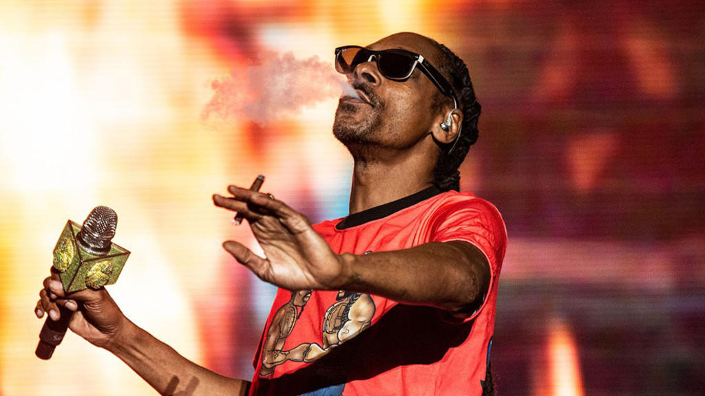 Snoop Dogg se prepara para dar órdenes en Def Jam Recordings, sello al que se unirá como un consultor ejecutivo creativo y estratégico.  (ESPECIAL) 