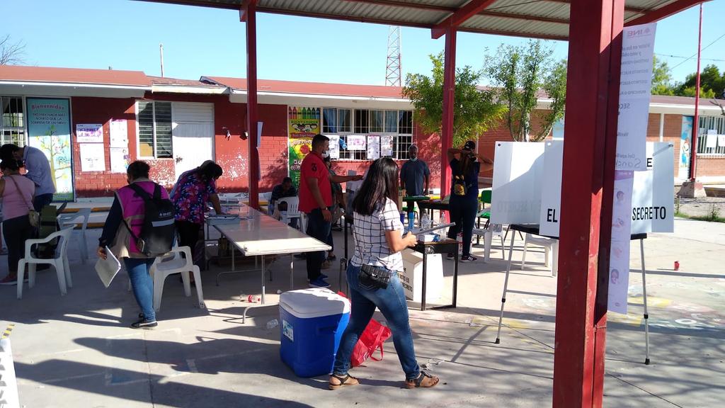 Durante la jornada electoral del pasado 06 de junio, fueron presentadas un total de 50 quejas ante la Fiscalía Especializada en delitos Electorales de la Fiscalía General del Estado (FGE) de Coahuila; sin embargo, las mismas se presentaron sin pruebas o testigos de los señalamientos. (RENÉ ARELLANO)