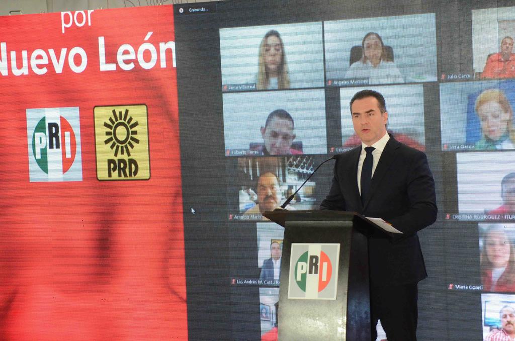 Adrián de la Garza, abanderado de la coalición PRI-PRD por la gubernatura de Nuevo León, reconoció que los resultados del Programa de Resultados Electorales Preliminares (PREP) no le favorecen. (ARCHIVO)