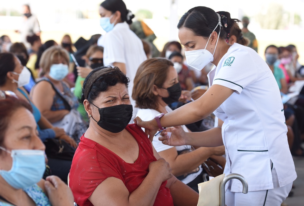En Coahuila se han aplicado más de 660 mil vacunas anti-COVID-19, de las cuales casi 240 mil fueron en la región Lagunera. (JESÚS GALINDO)