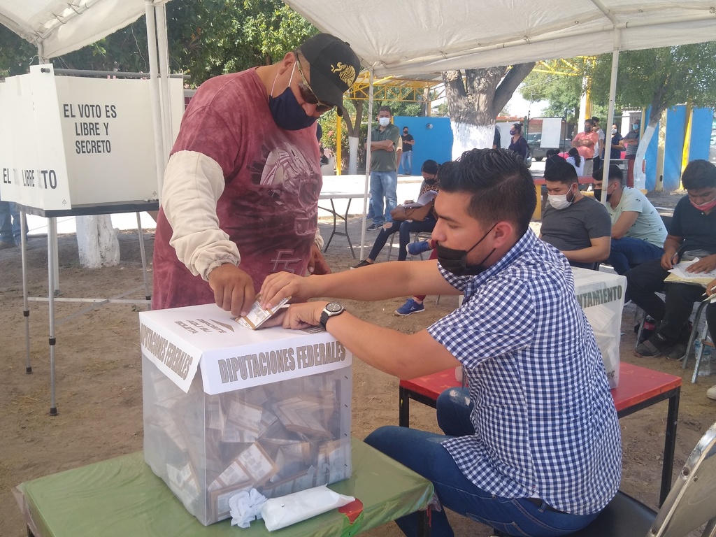 La participación ciudadana fue excelente en el Distrito 02 de Coahuila, pues superó el 60 por ciento, dijo el vocal ejecutivo del INE, José Eladio Espino. (EL SIGLO DE TORREÓN) 