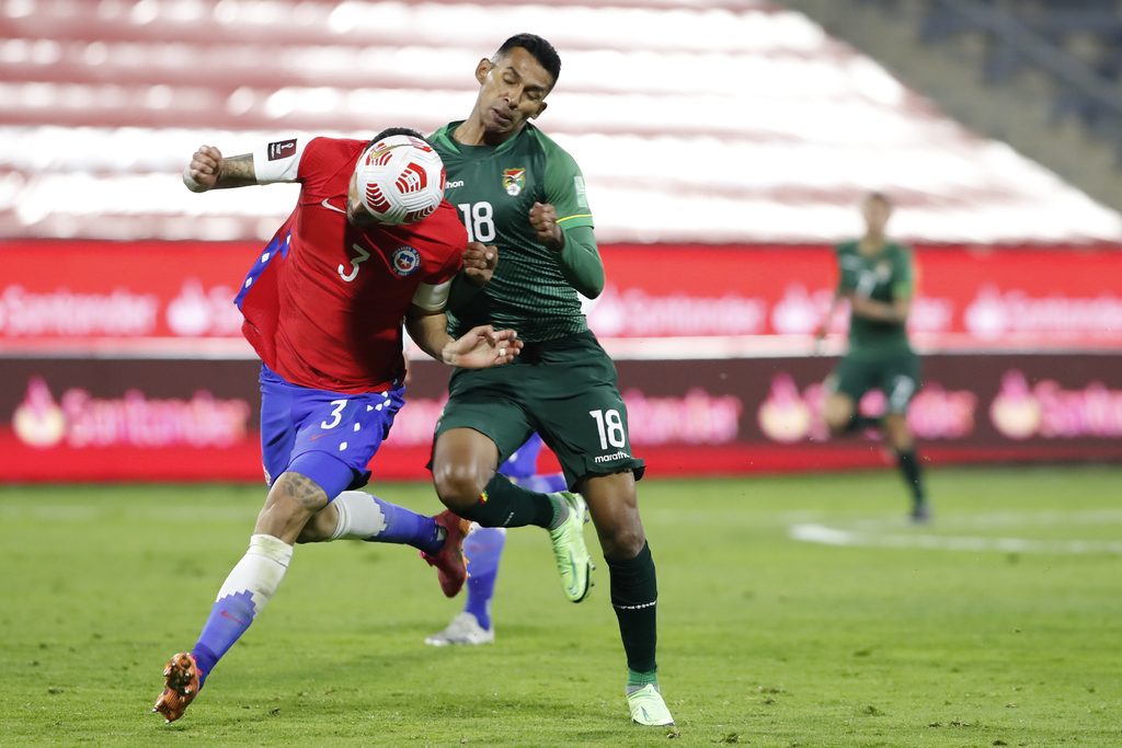 Chile no pudo mantener la ventaja y terminó empatando en casa a un tanto con Bolivia, en el partido que cerró la actividad en Sudamérica. (AP)