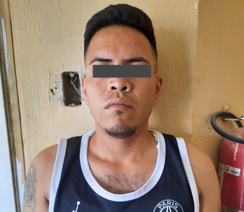 Un hombre identificado como Marcelino “N” de 30 años de edad, alias “Frankie”, fue detenido en Matamoros Coahuila el pasado fin de semana, podría restar relacionado con al menos 100 robos a tiendas de conveniencia de la región Laguna.
(EL SIGLO DE TORREÓN)
