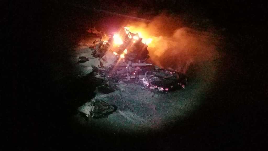 Tras el accidente, la motocicleta comenzó a incendiarse. (EL SIGLO DE TORREÓN)