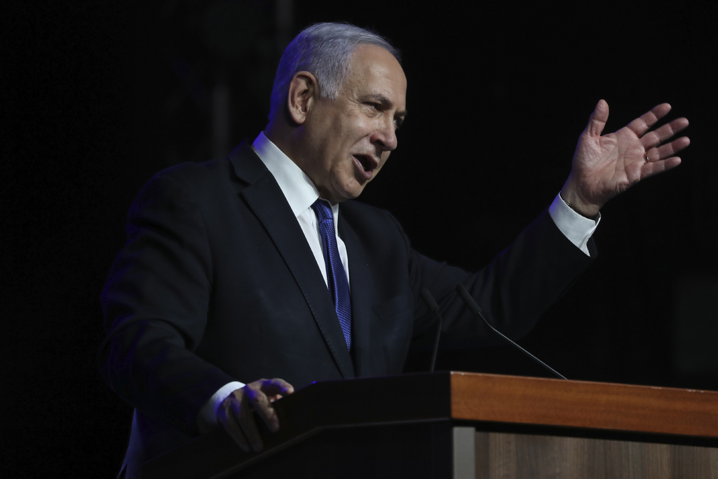 Netanyahu se dice víctima de una conjura del 'estado profundo'. Usa frases apocalípticas cuando habla del país sin él. (AP) 