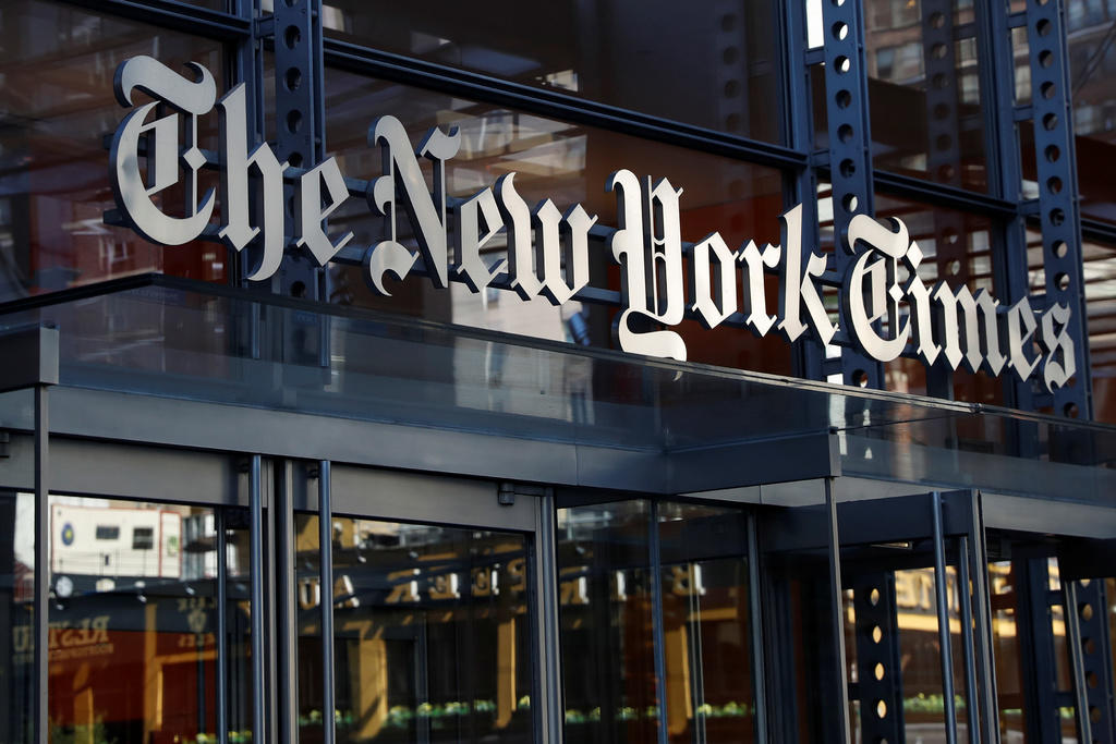 El diario The New York Times fue galardonado este viernes con el Premio Pulitzer al Servicio Público por su cobertura de la pandemia de COVID-19 'que expuso las desigualdades raciales y económicas en Estados Unidos y más allá'. (ESPECIAL) 

