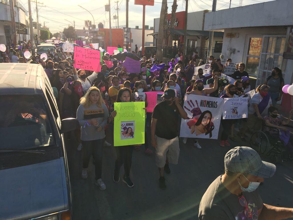 La tarde de hoy 11 de junio, miles de personas se volcaron a las calles de Matamoros para exigir justicia tras el feminicidio de la menor de nombre Ilse Ivón de 16 años de edad; los manifestantes se congregaron en la presidencia municipal. (FERNANDO COMPEÁN)
