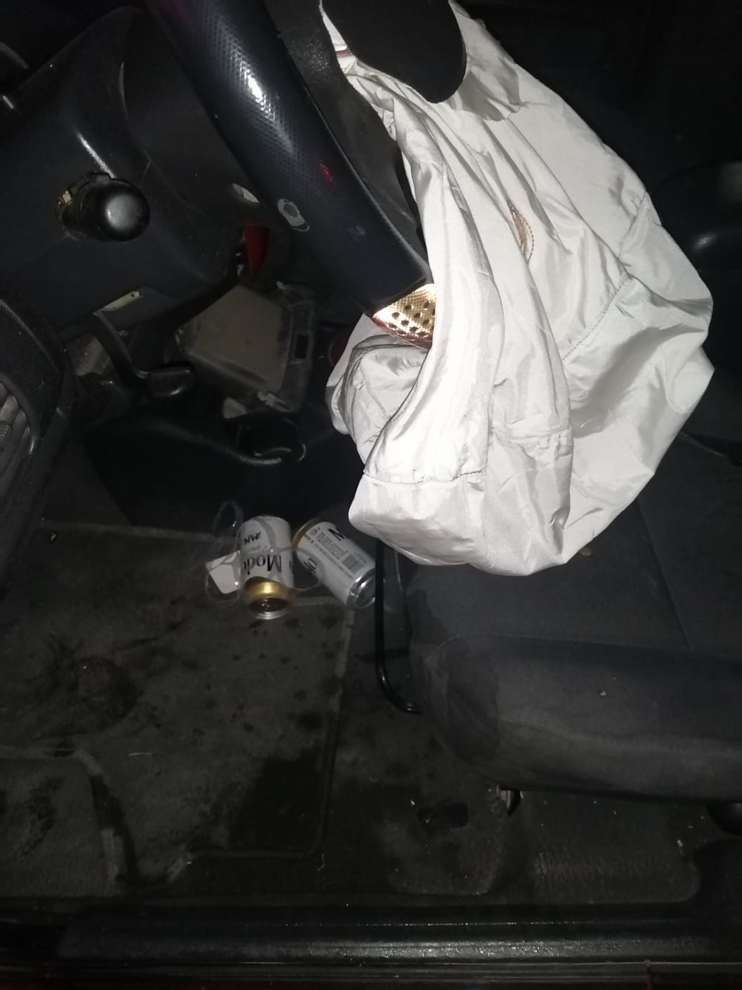 Conductor alcoholizado choca contra poste y abandona su auto en Gómez Palacio