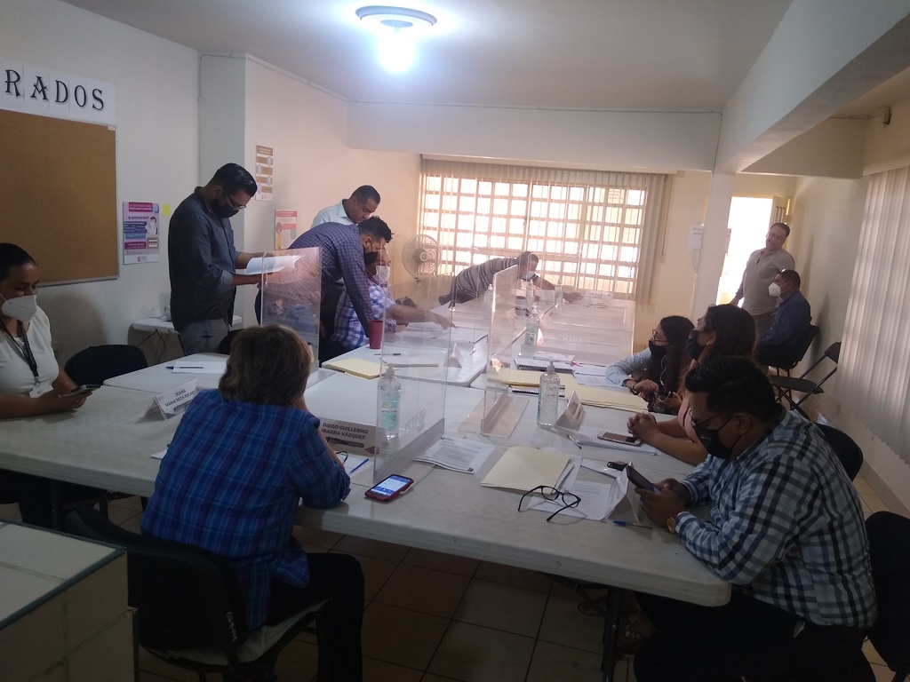 Ayer el Comité del IEPC en Lerdo se reunió para ponerse de acuerdo para el recuento y revisión de los paquetes electorales.