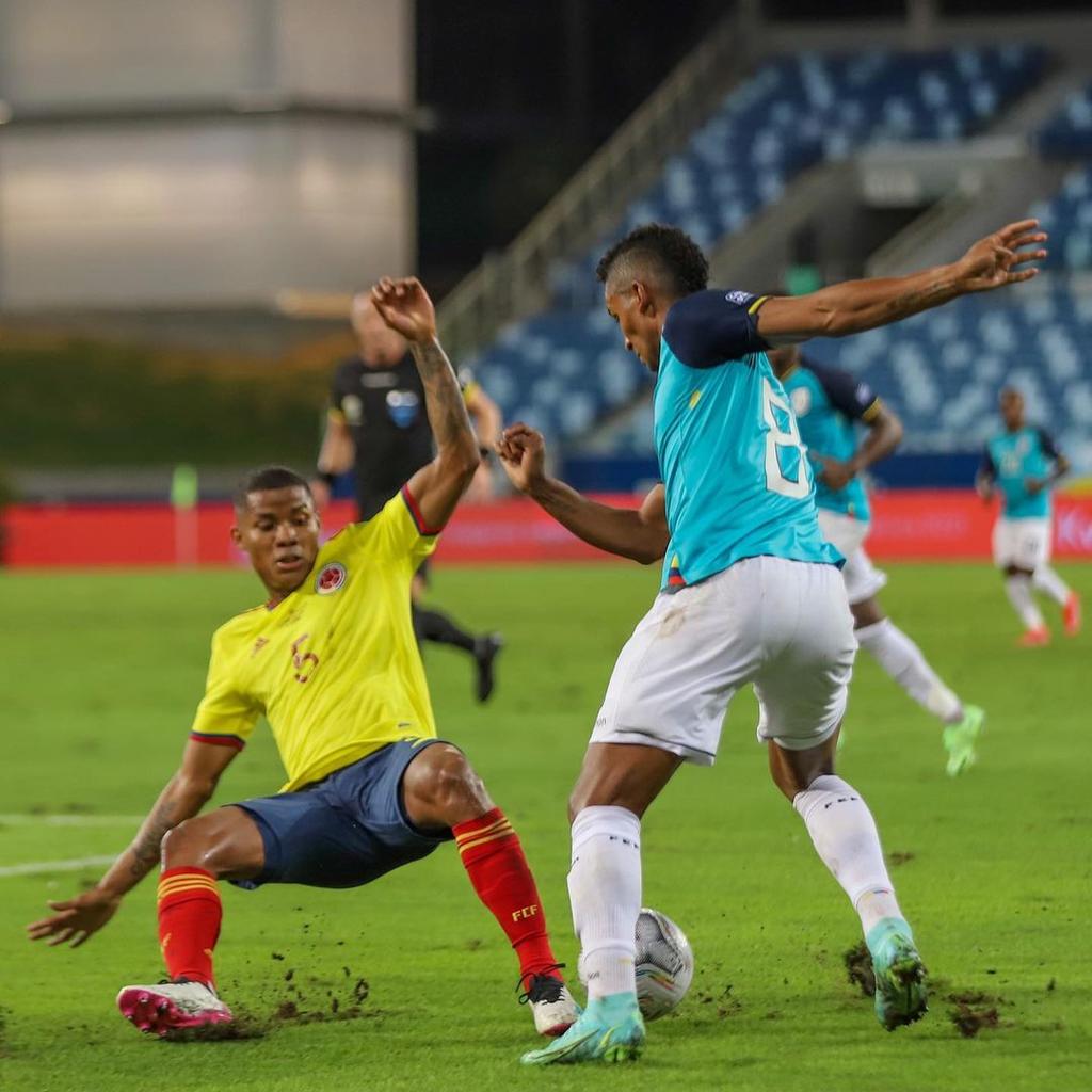 Un gol de fantasía de Edwin Cardona le dio este domingo los tres puntos a Colombia, que derrotó por 1-0 a Ecuador en el debut en la Copa América y consiguió revancha por la goleada 6-1 que sufrió con la Tri en noviembre del año pasado. (ESPECIAL)