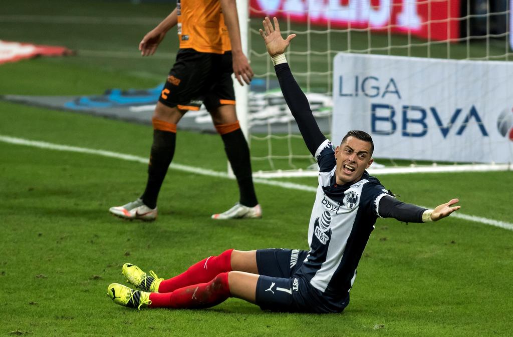 El argentino Rogelio Funes Mori, delantero de los Rayados del Monterrey, recibió este lunes la carta de naturalización como mexicano, lo que le abre la puerta para ser convocado por la selección de México. (ARCHIVO)