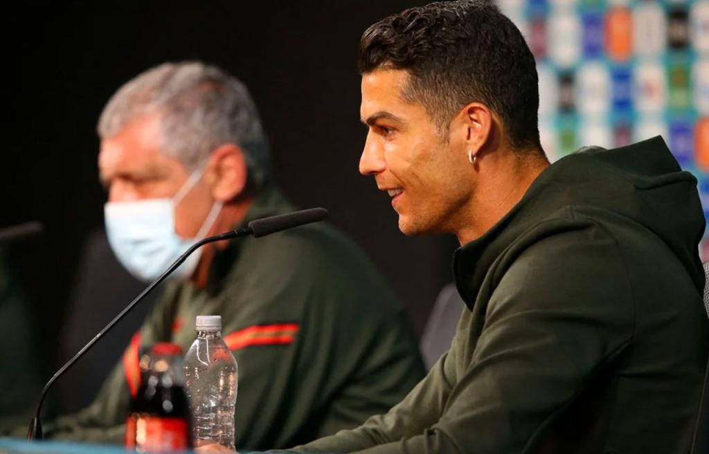 A lo largo de los años, CR7 ha mostrado su desprecio por los alimentos y bebidas que se alejan de una dieta de un deportista de alto rendimiento. (ESPECIAL)