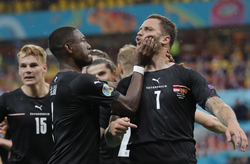  La UEFA ha decidido abrir expediente al delantero austríaco Marko Arnautovic, tras los gestos y los gritos que lanzó este domingo contra varios jugadores normacedonios tras marcar el 3-1 definitivo con el que Austria selló su primera victoria en una Eurocopa. (EFE)