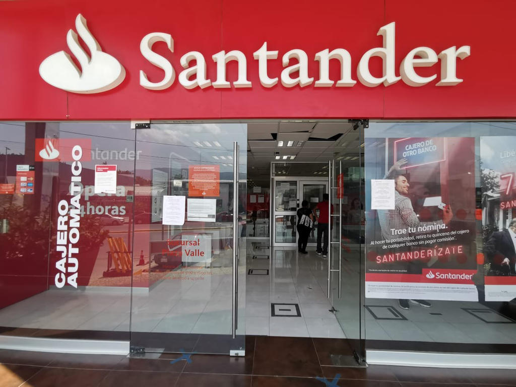 En pleno día de quincena, Santander México reportó en sus redes sociales que tiene intermitencias en algunas transferencias, las cuales han afectado a sus usuarios. (ARCHIVO)