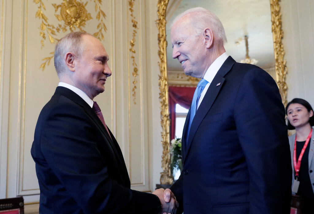 Empieza cumbre entre Biden (d) y Putin (i) en Ginebra. 