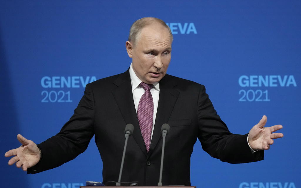 El presidente de Rusia, Vladímir Putin, valoró hoy positivamente la cumbre con su homólogo estadounidense Joe Biden, y afirmó que 'no hubo ninguna hostilidad' pese a las discrepancias existentes. (EFE) 
