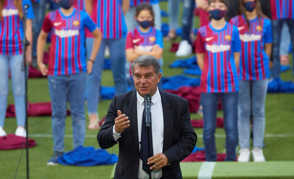 El presidente del FC Barcelona Joan Laporta explicó que 'el lugar de las botas de Leo Messi es el césped del Camp Nou' y que 'la renovación está en un punto avanzado' en la presentación del documental 'Messi el desè art' (Messi el décimo arte) en el Palau de la Música Catalana. (ARCHIVO)
