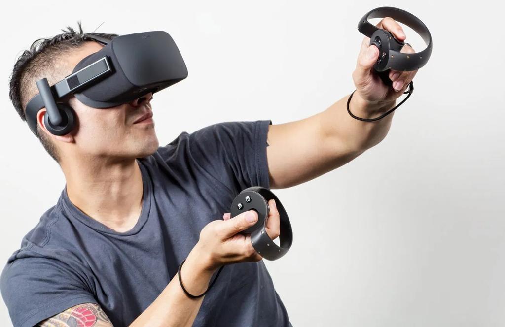 Facebook anunció que empezará a mostrar anuncios dentro de las aplicaciones de sus gafas de realidad virtual Oculus, lo cual no ocurría hasta el momento (ESPECIAL) 