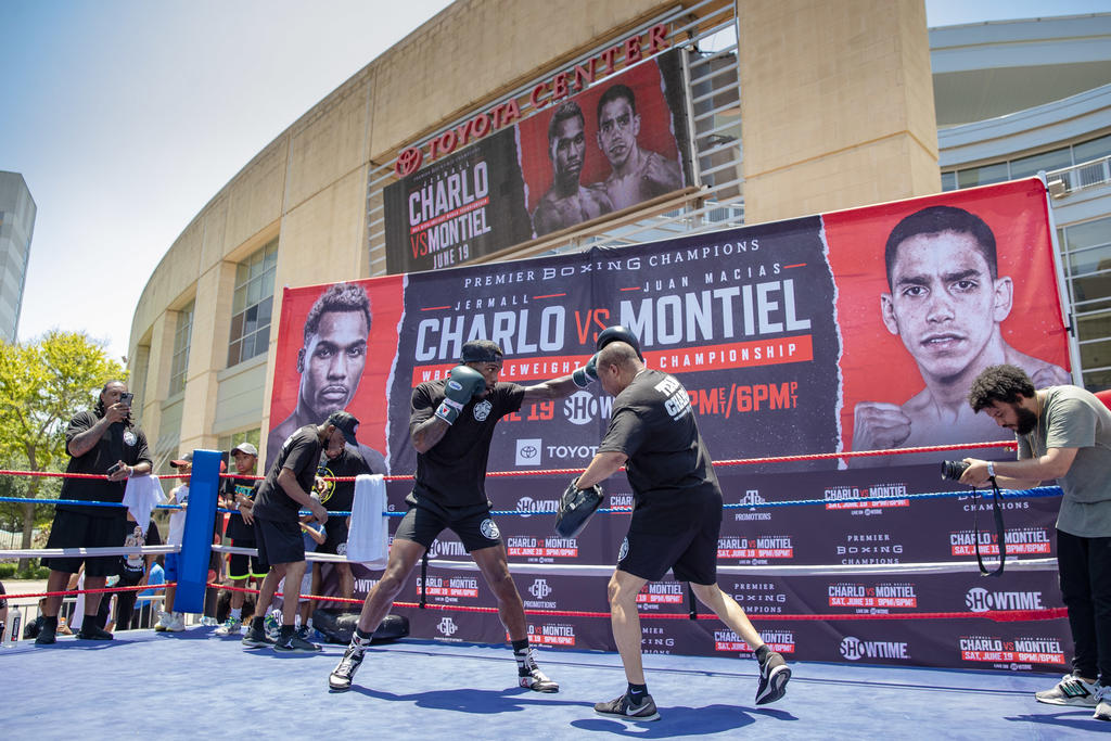 El mexicano Juan Macías Montiel afrontará al desafío de su vida cuando se enfrente al Campeón Mundial Medio del WBC Jermall Charlo, durante una velada que celebrará el sábado en el Día de Juneteenth en el Toyota Center de Houston, Texas. (ARCHIVO)
