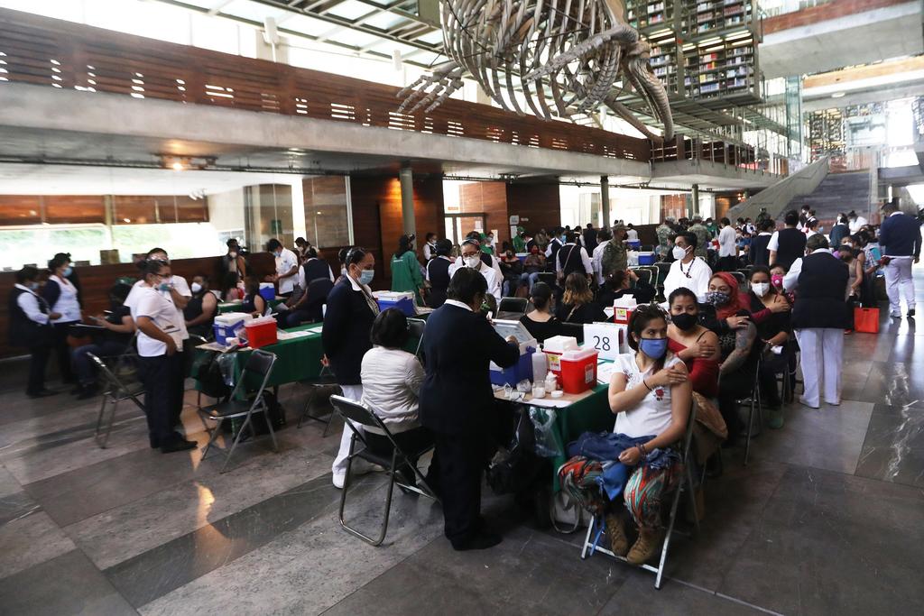 México reportó 167 nuevas muertes por la COVID-19 en las últimas 24 horas, con lo que llegó a un total de 230,959 decesos, informó este viernes la Secretaría de Salud en su reporte técnico de la enfermedad. (ARCHIVO)