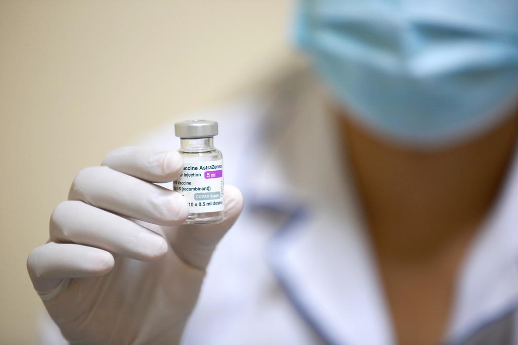 El Gobierno de Estados Unidos está trabajando para reemplazar las donaciones de vacunas de AstraZeneca a terceros países por las de otros fabricantes ante los problemas de producción que esta está experimentando, según publicó este viernes The New York Times. (ARCHIVO)
