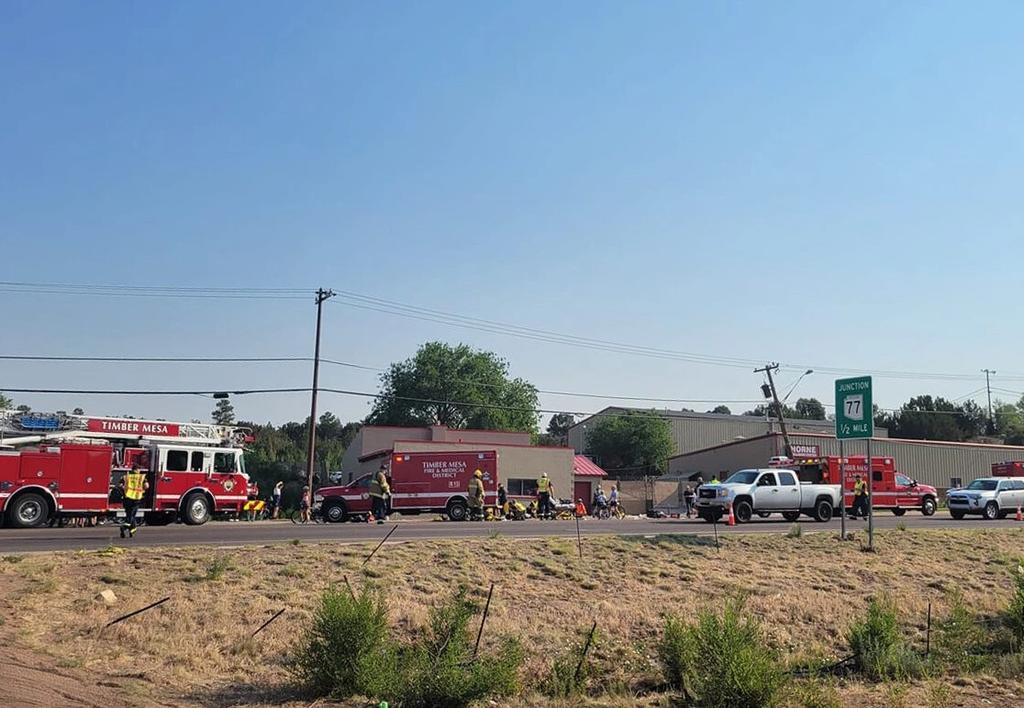 Seis personas se encuentran en estado crítico después de que una camioneta atropellara este sábado a por lo menos ocho ciclistas en la localidad de Show Low, en Arizona (EUA), informó la Policía local. (THE NYT) 