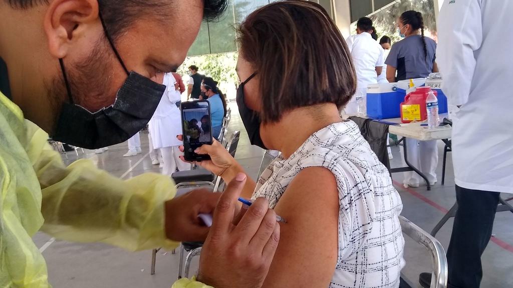 Este martes inicia con la campaña de vacunación contra COVID-19 para adultos de 40 años en adelante, en Matamoros. (ARCHIVO)
