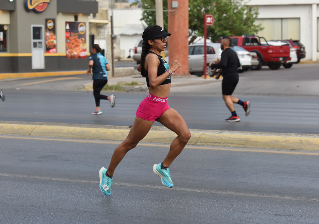 La maratonista Daniela Torres corrió los 21 kilómetros en una hora y 11 minutos, como preparación para los Juegos Olímpicos. (JESÚS GALINDO)