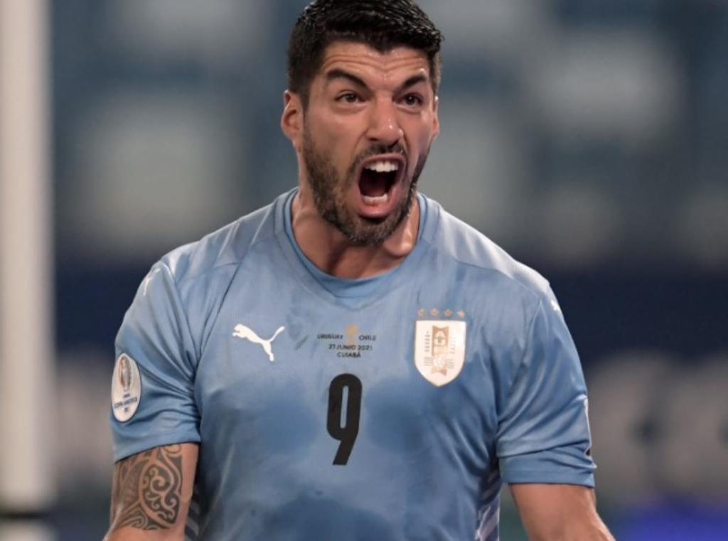 Uruguay salvó los muebles al empatar 1-1 este lunes ante Chile, con un autogol de Arturo Vidal, en el estadio Arena Pantanal de Cuiabá en la tercera jornada del Grupo A de la Copa América. (ESPECIAL) 