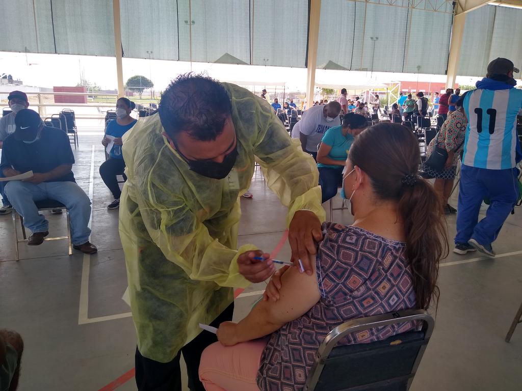 Del 22 al 26 de junio, en de Francisco I. Madero, se llevará a cabo la vacunación de refuerzo contra COVID-19 para personas de 50 a 59 y de 40 a 49 años. (MARY VÁZQUEZ)