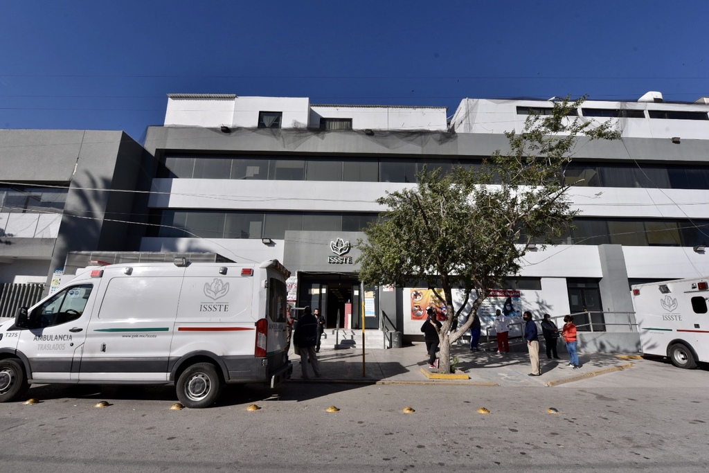 La dirección del ISSSTE de Torreón aseguró que las áreas del hospital son desinfectadas para dar seguridad a la derechohabiencia. (ARCHIVO)