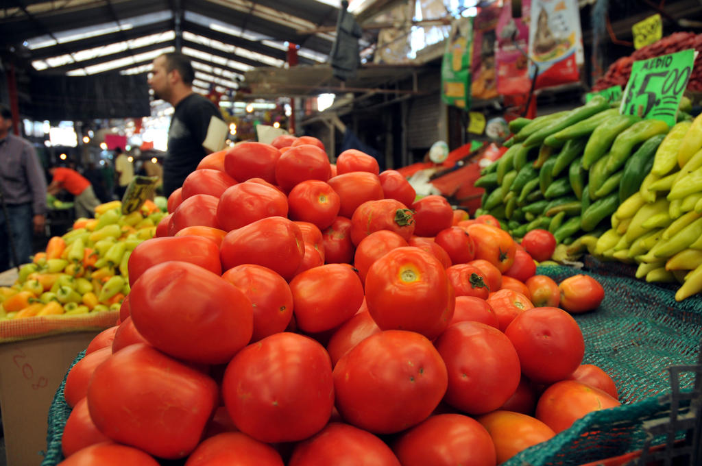 Se vio impulsada por el alza en el precio de productos como el tomate, gas LP, transporte aéreo y tortilla. (ARCHIVO)