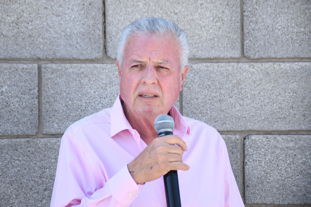 Ante la falta de agua que se registra en la zona Centro de Torreón se ordenará duplicar la extracción en el recién inaugurado pozo de la colonia Victoria, así lo informó este viernes el alcalde Jorge Zermeño Infante. (ARCHIVO) 
