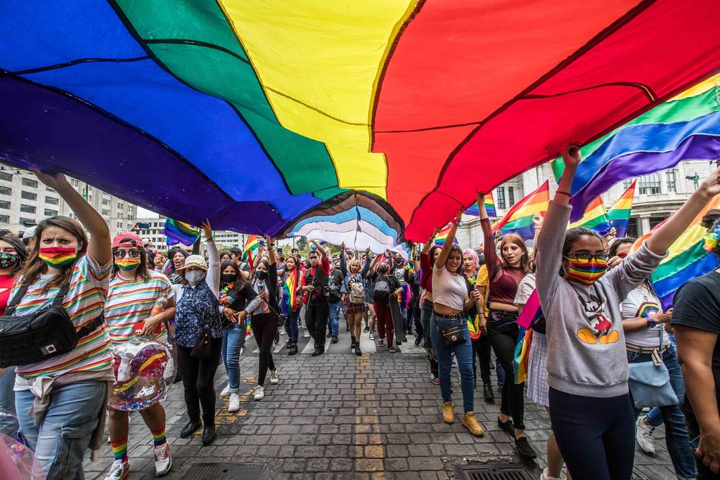 Fueron 30 mil personas -según el Gobierno capitalino- quienes asistieron para festejar el Día Internacional del Orgullo LGBT+. (AGENCIAS) 