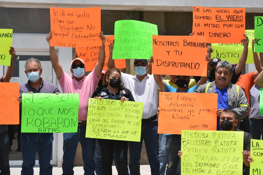 Las autoridades policiacas montaron un operativo de seguridad en torno al juzgado, ante la amenaza de qué estallara la violencia, por la protesta realizada por un nutrido contingente de obreros de la sección 288.