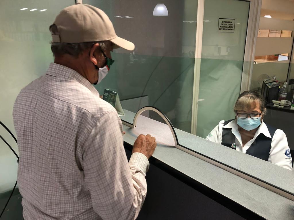 El Sistema Intermunicipal de Aguas y Saneamiento (Simas) de Monclova y Frontera Inició la actualización del padrón de usuarios con beneficio de descuento por ser pensionados o jubilados. (SERGIO A. RODRÍGUEZ)
