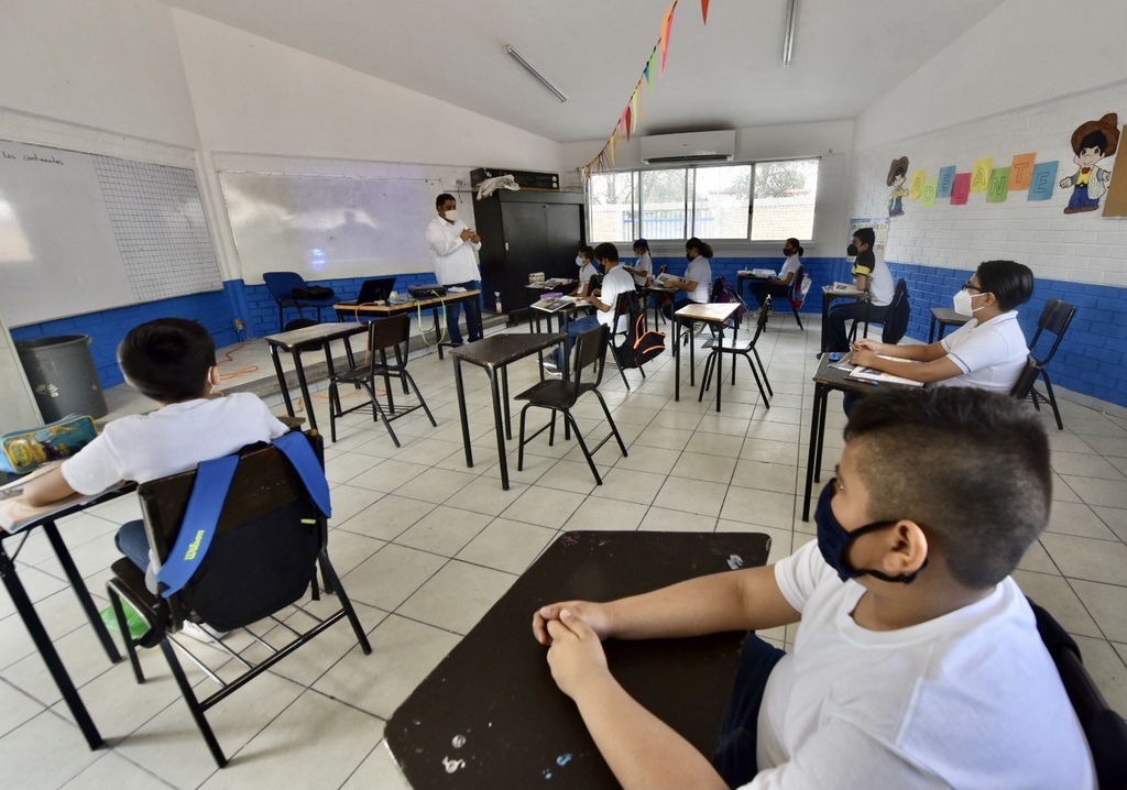 Las autoridades educativas tienen previsto que el próximo ciclo escolar 2021-2022 inicie en Coahuila de forma híbrida, es decir, combinando las clases presenciales con la educación a distancia. (ARCHIVO)