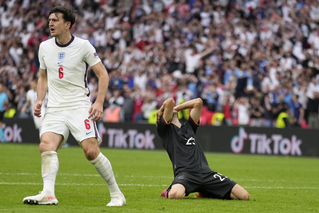 La pasión de Inglaterra compensó sus carencias futbolísticas y llevó a la selección a imponerse con claridad por dos goles a cero a una Alemania que nunca demostró el brío ni la fe necesarios para contestar la energía de los anfitriones. (AP)
