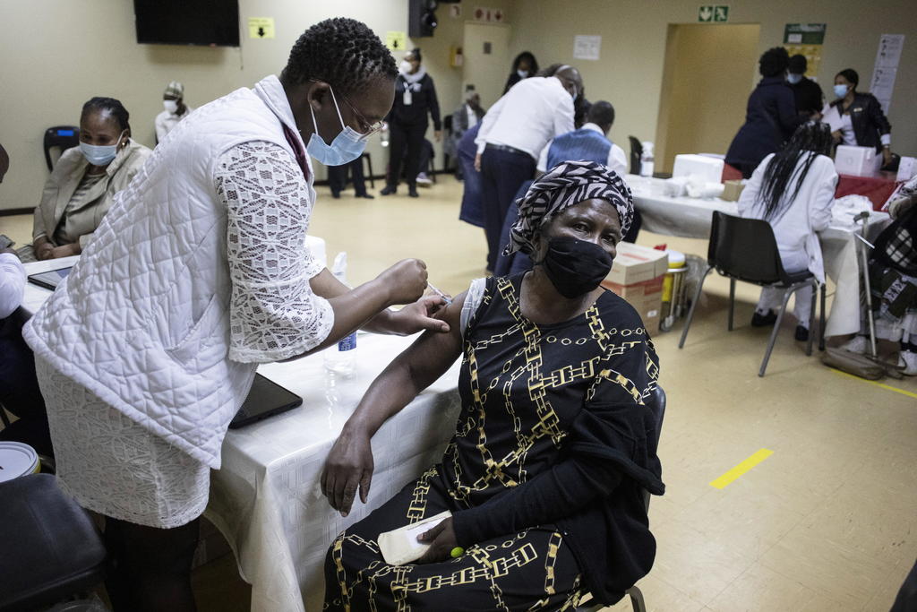 El Banco Mundial (BM) y agencias de promoción del desarrollo de Francia, Alemania y Estados Unidos anunciaron hoy un paquete de apoyo de 600 millones de euros para la compañía farmacéutica sudafricana Aspen, con le objetivo de impulsar la producción de vacunas anticovid para el continente africano. (ARCHIVO) 