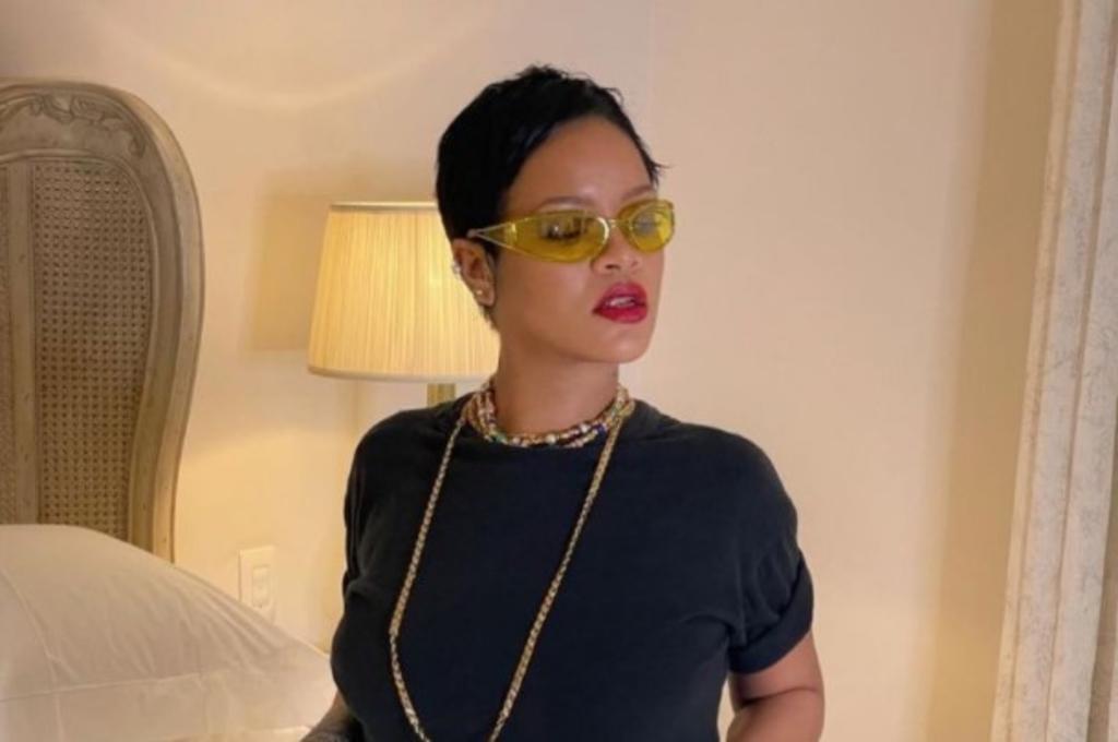 Para celebrar el día del orgullo LGBT+ el pasado 28 de junio, la guapa intérprete Rihanna sorprendió a sus más de 99.6 millones de seguidores en Instagram con unas atractivas fotografías desde la cama. (INSTAGRAM) 
