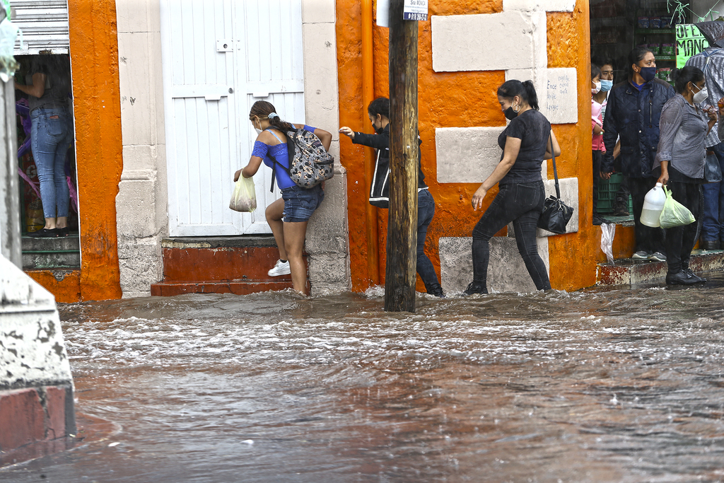 Durango, al igual que muchas ciudades de México, no cuenta con un buen drenaje pluvial. (EL SIGLO DE TORREÓN) 