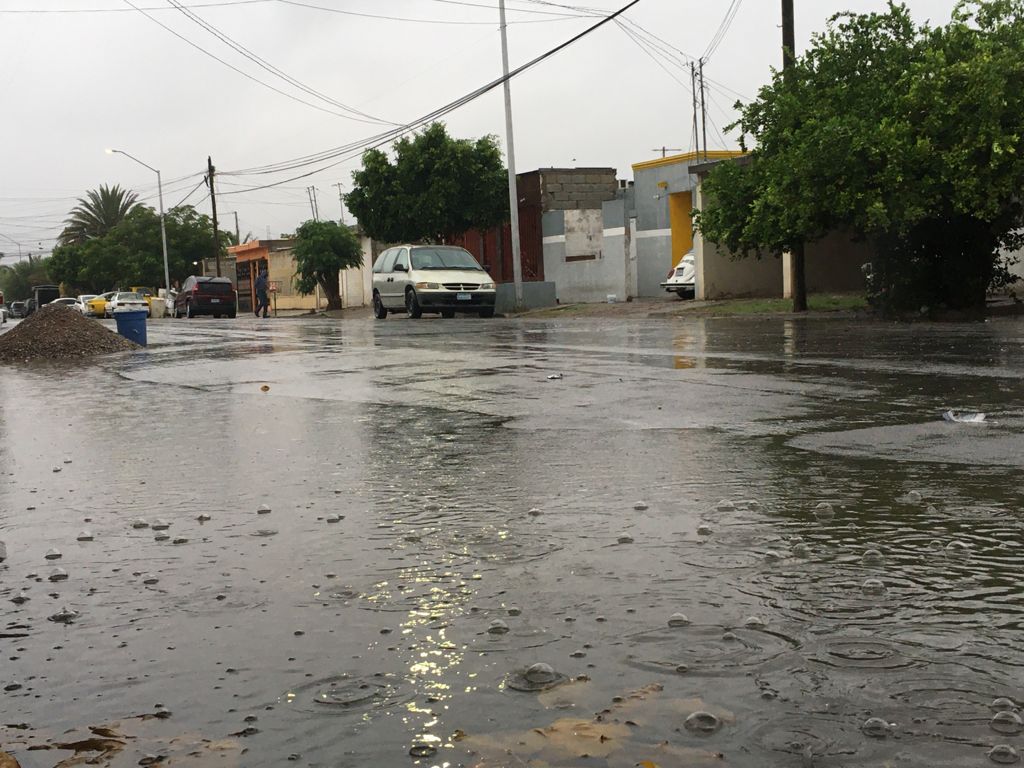 Autoridades municipales informaron que desde de la madrugada de este día se comenzaron a registrar lluvias constantes en todos los sectores del municipio. (FERNANDO COMPEÁN)