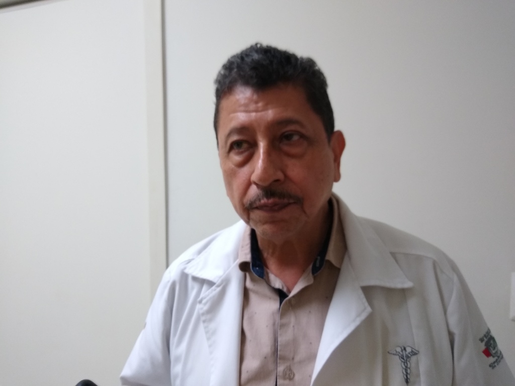 El director del Hospital General de Torreón, José Luis Cortés, aclaró que de los 150 contratos eventuales, 58 eran de esta clínica. (ANGÉLICA SANDOVAL)