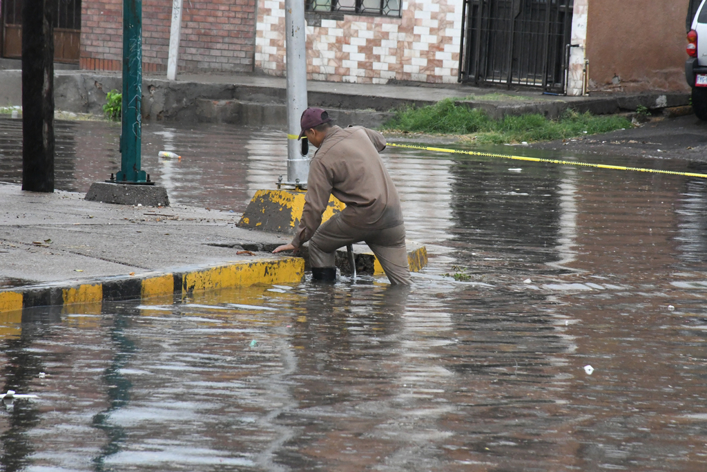 Se registró la primera lluvia considerable en la región lagunera y se espera otra para este viernes. (JESÚS GALINDO)