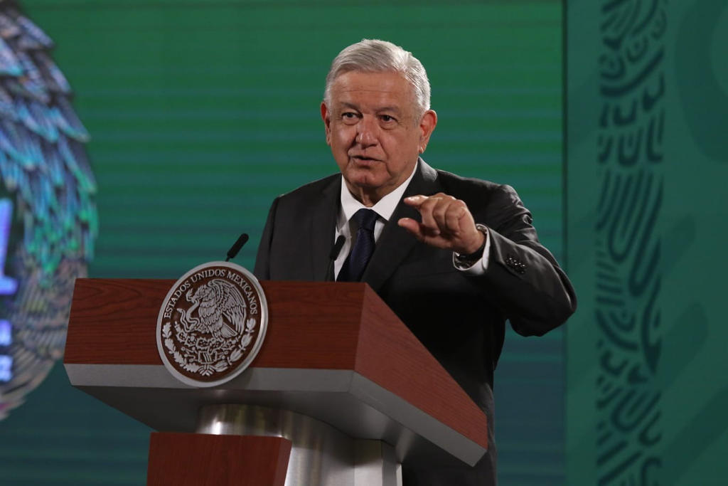 López Obrador defendió la encuesta que ayer dio a conocer en su informe, por el tercer aniversario de su triunfo electoral. (EL UNIVERSAL)