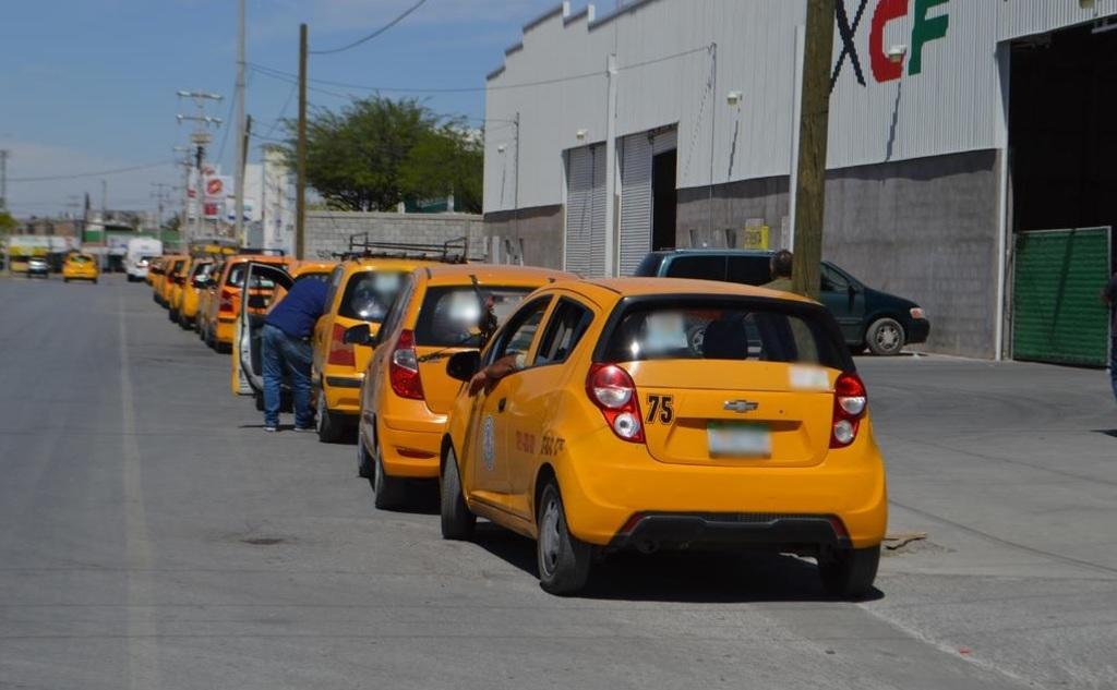 Las unidades de la CROC, CROM, CTM, y otras centrales anunciaron que realizarán el paro “Un día sin taxis” a partir de las nueve de la mañana de ese día. (ARCHIVO)