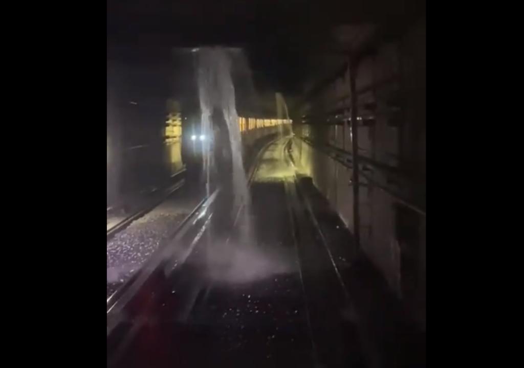 El Sistema de Transporte Colectivo Metro informó que debido a afectaciones por la acumulación de agua al exterior de estaciones, las Líneas 5 y 6 se encuentran momentáneamente sin servicio. (TWITTER)