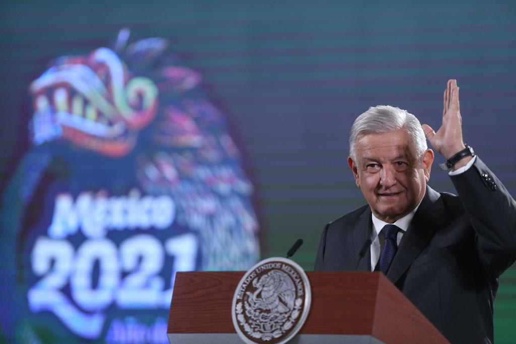 El presidente Andrés Manuel López Obrador afirmó que no desea que haya un Estado que asfixie a la iniciativa privada y que le impida hacer negocios, pero señaló que tampoco quiere un Estado que incumpla con su función social, por lo que manifestó que siempre se debe de buscar un equilibrio. (ARCHIVO)