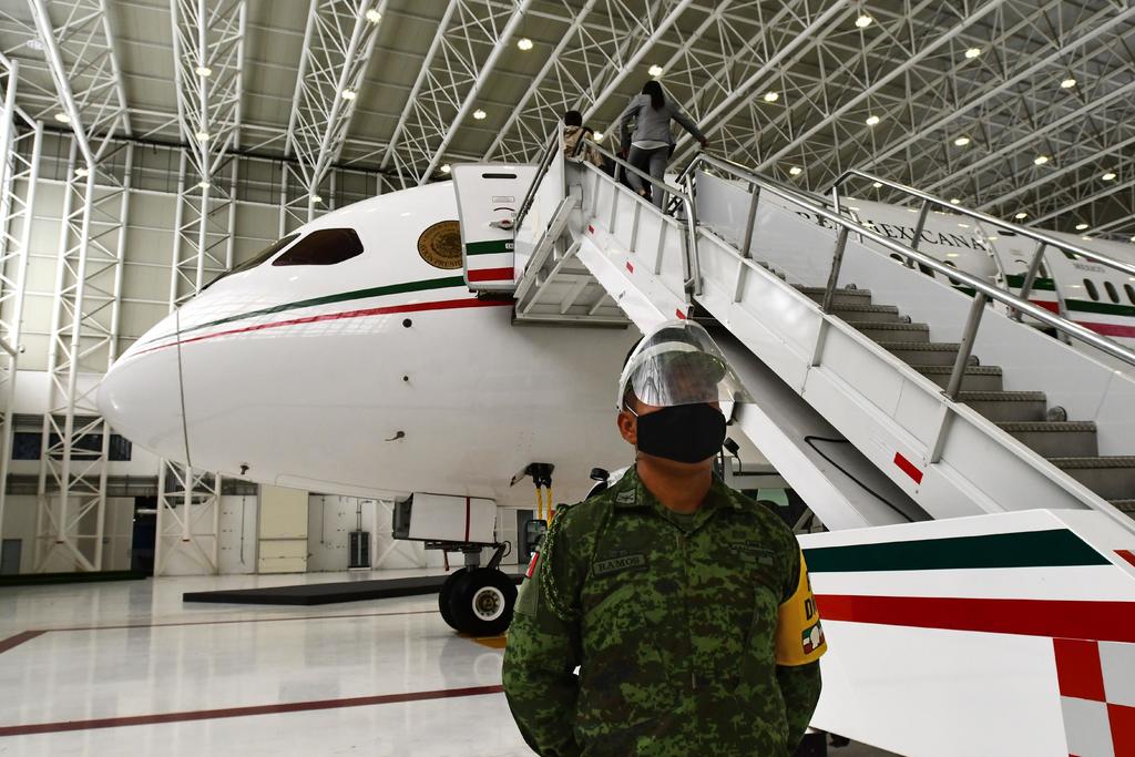 El avión presidencial TP01 'José María Morelos y Pavón' vuela este viernes de regreso a la Ciudad de México procedente de California, Estados Unidos, donde recibió mantenimiento por un mes. (ARCHIVO)
